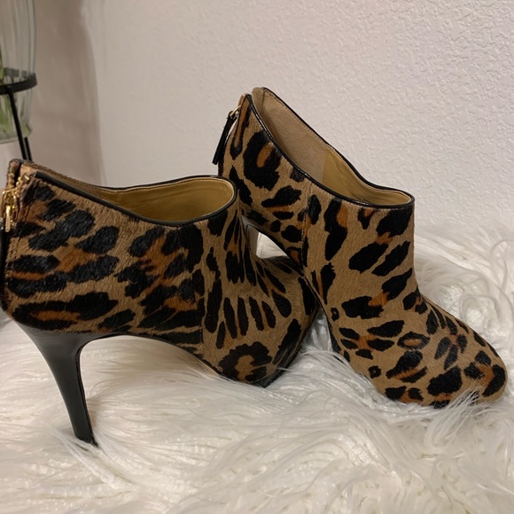 Nine West animal print booties. - Picture 3 of 4